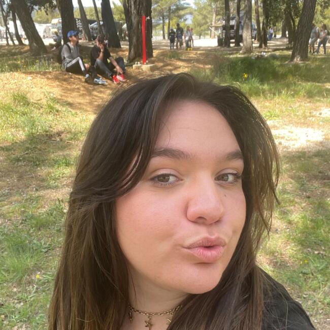 Babysitter in Vitrolles: Alicia