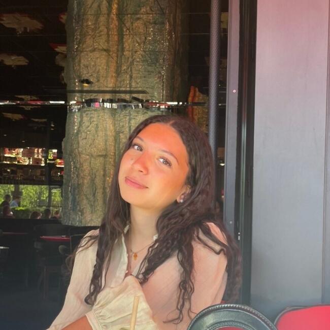 Babysitter in Asnières-sur-Seine: Nina