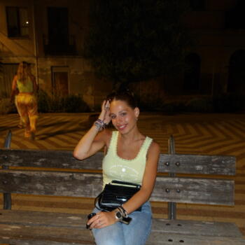 Babysitter in Paris: Nora