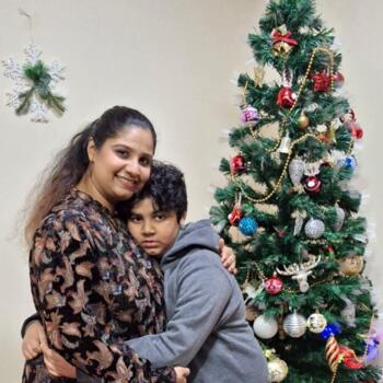 جليسة أطفال اَلدَّيْر: Urooj