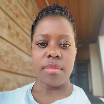 Babysitter Nairobi: Tif
