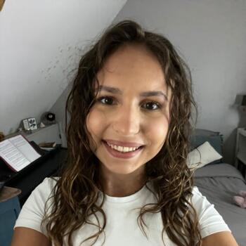 Babysitter in Saint-Ouen-sur-Loire: Emma