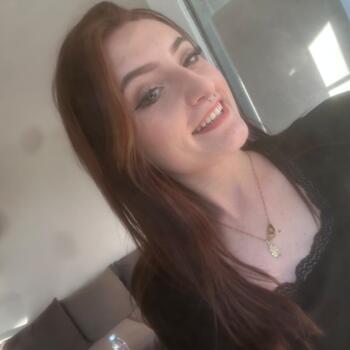 Babysitter in Fresneaux-Montchevreuil: Chloe