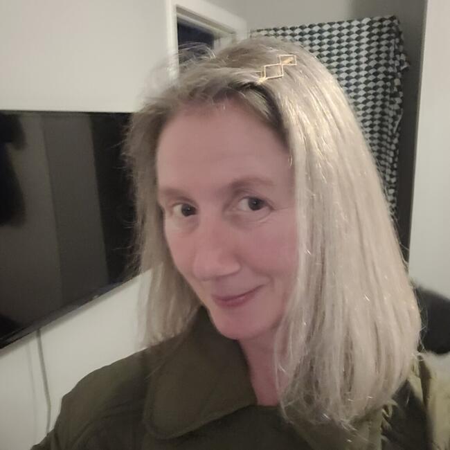 Babysitter in Dundee: Carrie