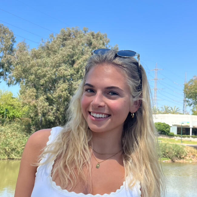 Babysitter in Ramat Gan: Shelly