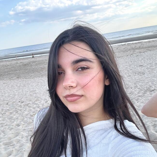 Babysitter in Molenbeek-Saint-Jean/Sint-Jans-Molenbeek: Azra