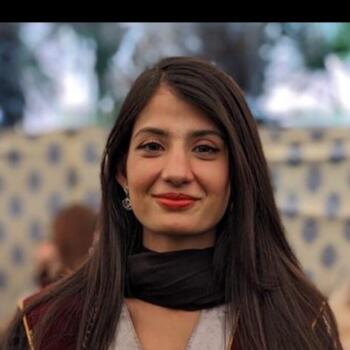 Babysitter in Hull: Rubia