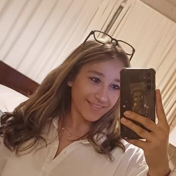 Babysitter in Red Beach: Tamara