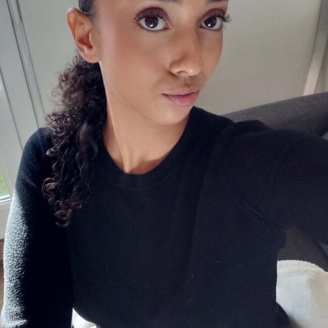 Babysitter in Marseille: Stella