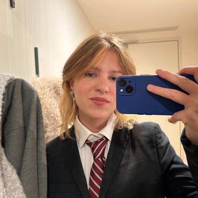 Babysitter in Figeac: Louna