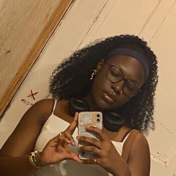 Babysitter in Leeds: Zoe