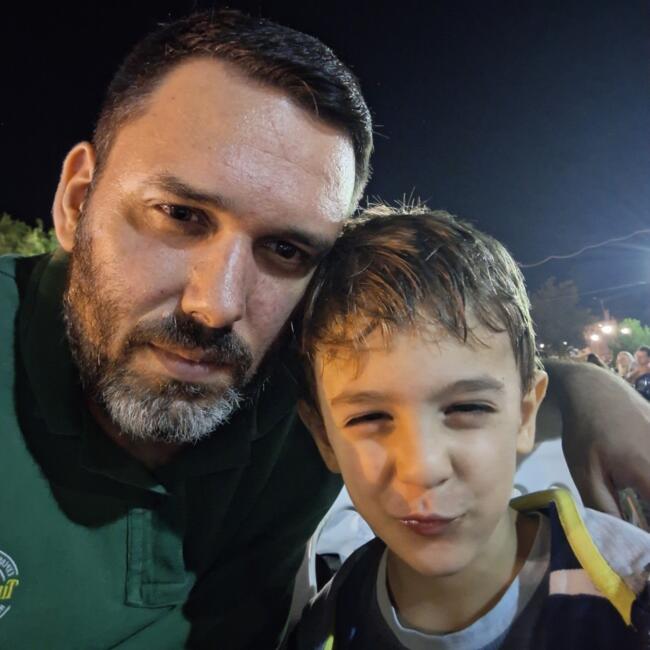 Δουλειά για babysitter στην περιοχή Άγιος Δημήτριος: Panos