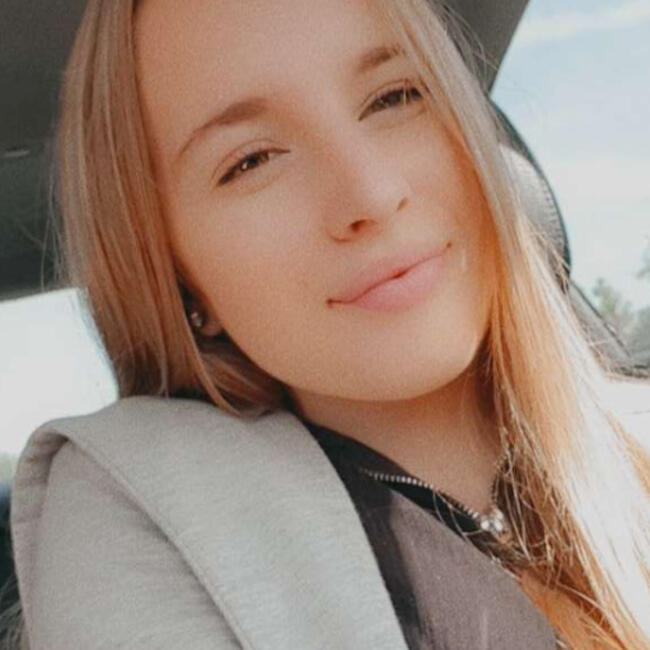 Babysitter a Mels: Angela