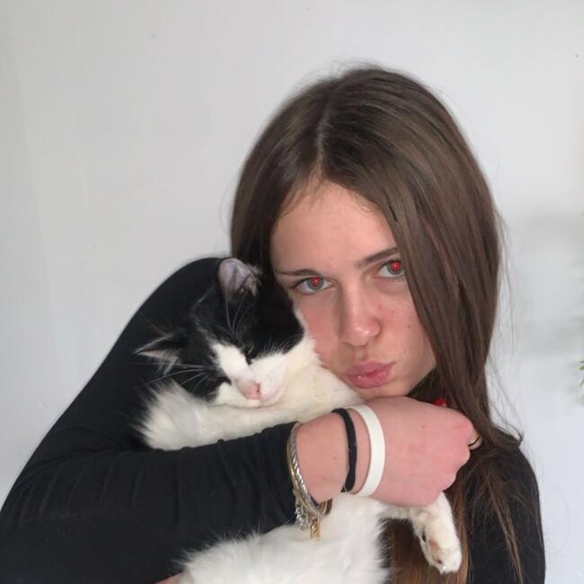 Babysitter in Saint-Pierre-de-Curtille: Emma