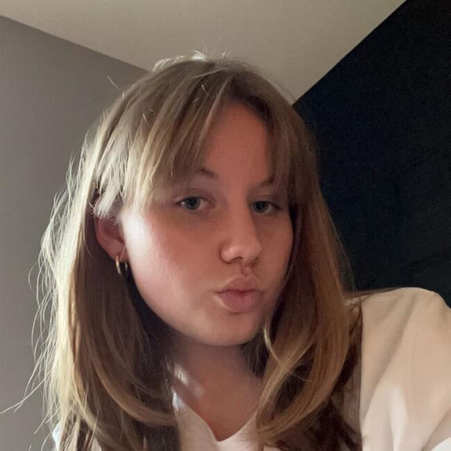 Babysitter in Ars-sur-Formans: Charline