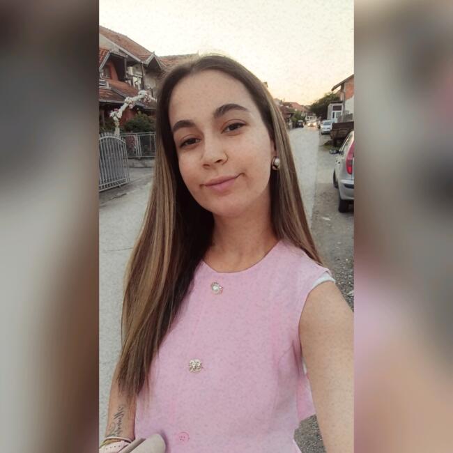 Bebisiterka u Kraljevo: Sara