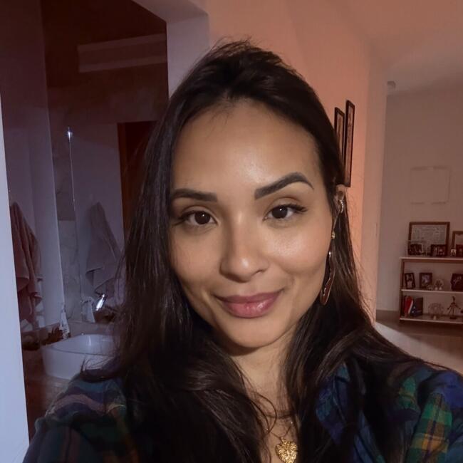 Emprego de babá em Pindamonhangaba: Mônica