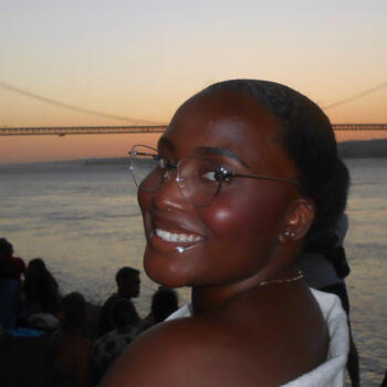 Babysitter in Loures: Elaine