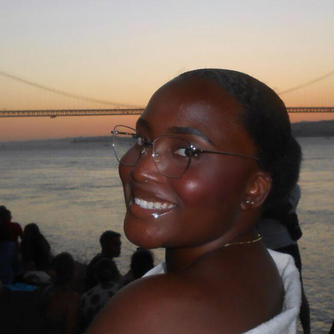 Babysitter in Loures: Elaine