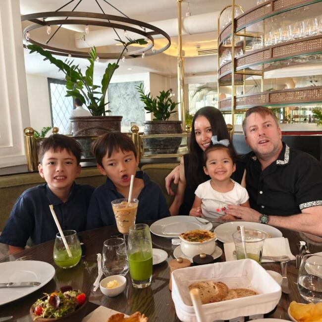 Babysitting job in Hakata (佐賀県): Robert and Erina