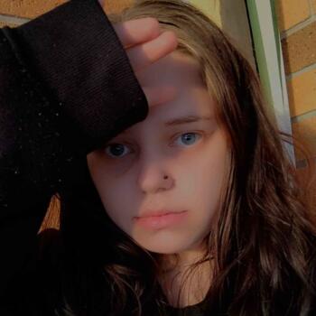 Babysitter in Papakura: Angel