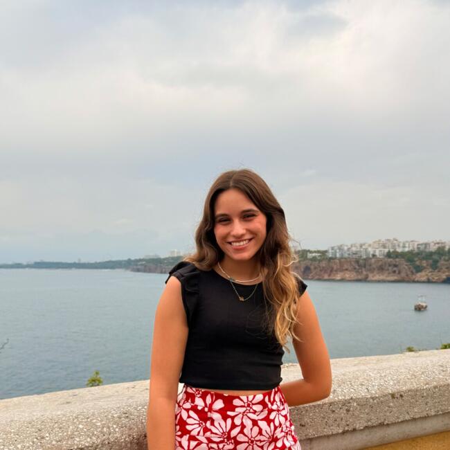 Barnvakt i Lissabon: Camila