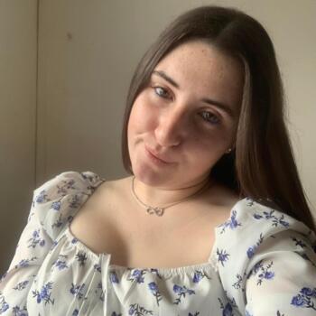 Babysitter in Marnes: Laura