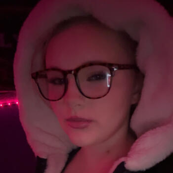 Baby-sitter in Fort McMurray: Hailey