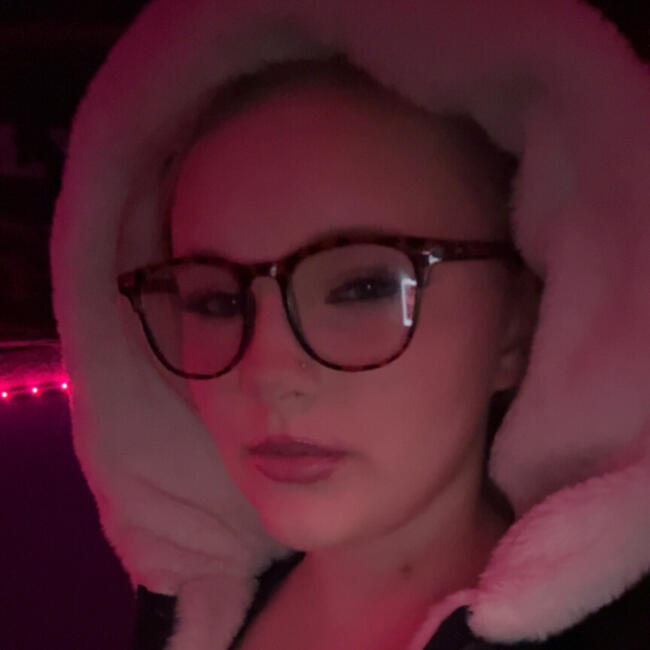 Baby-sitter in Fort McMurray: Hailey