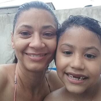 Babá em Colombo: Elaine
