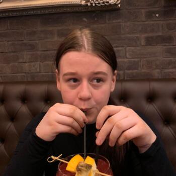 Babysitter in Manchester: Isabella