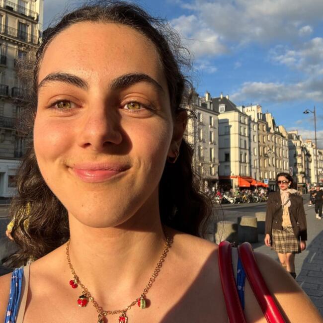 Babysitter in Montpellier: Eve