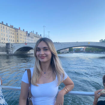 Babysitter in Lyon: Hena