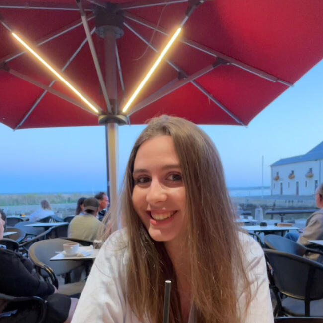 Babysitter in Louvil: Charlotte