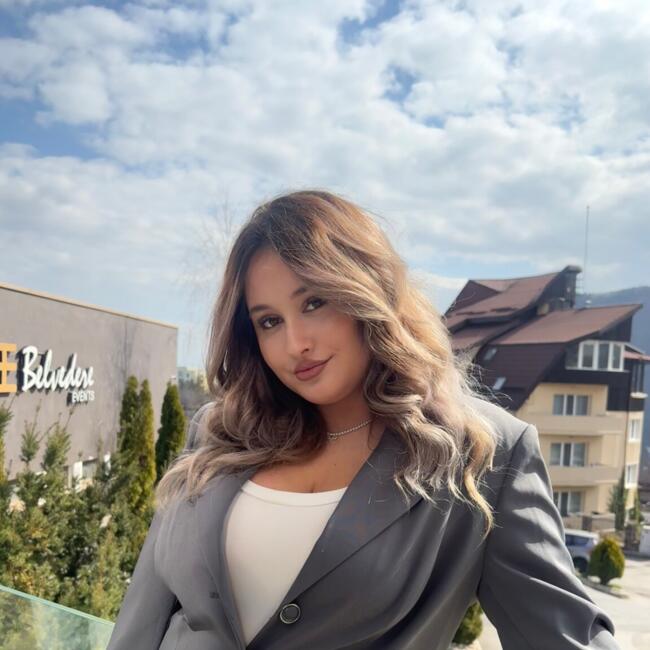 Babysitter in Hărman: Roxana