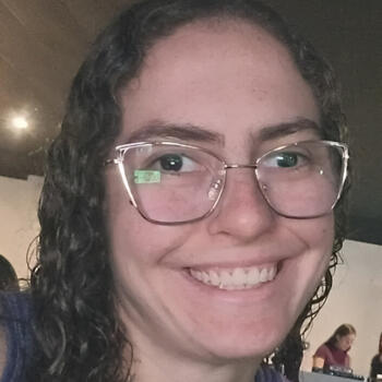 Babá Jacareí: Ellen Cristina