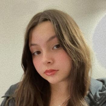 Babysitter in Vila Verde: Jade