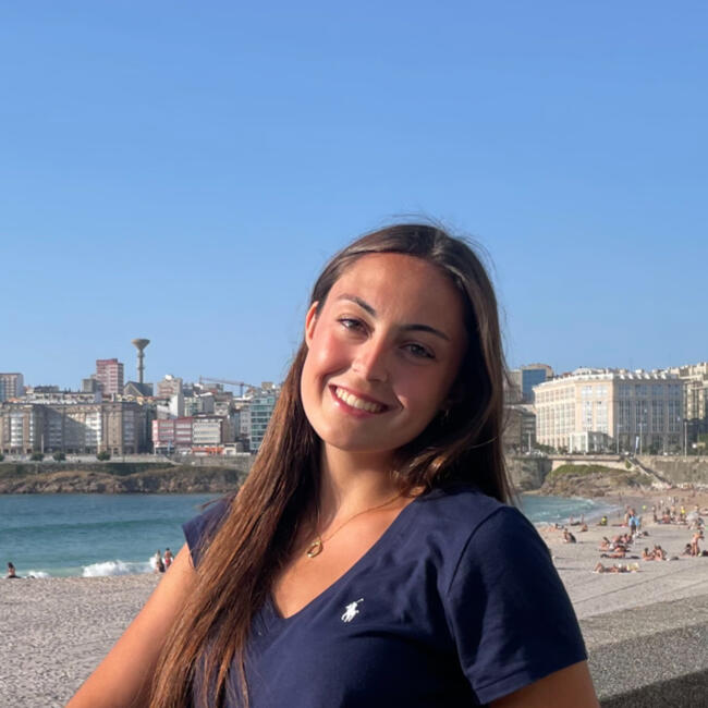 Babysitter in A Coruña: Elena