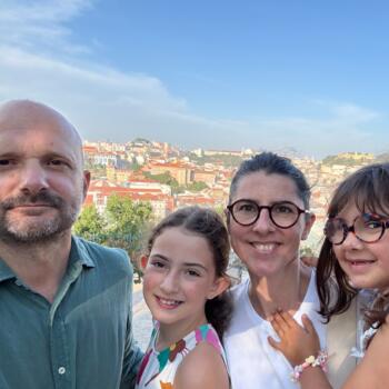 Δουλειά για babysitter στην περιοχή Νάντη: δουλειά φύλαξης παιδιών Julie