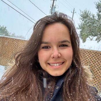 Babysitter Brasília: Leticia