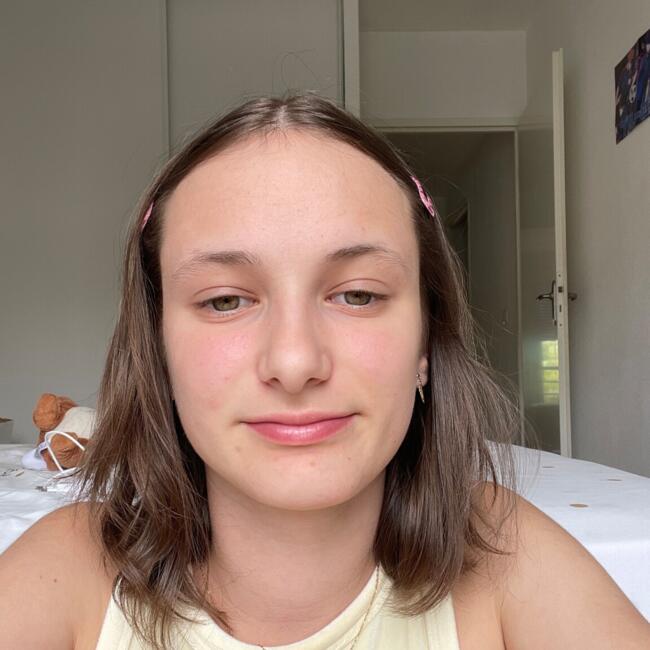 Babysitter in Créon: Lana