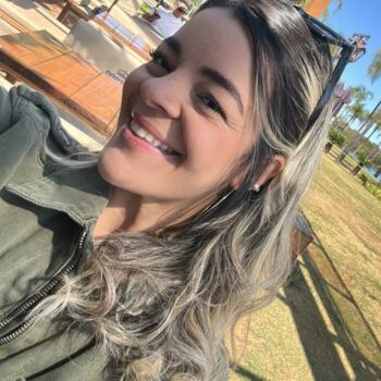 Babysitter Brasília: Lais