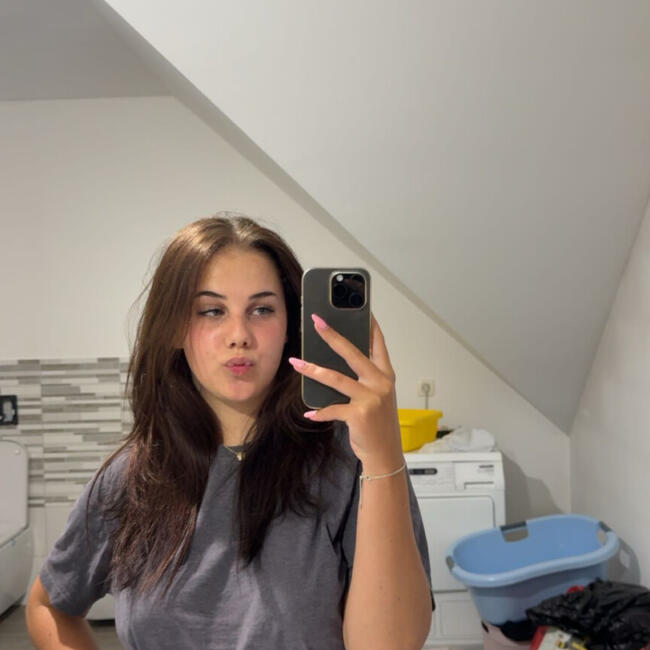 Babysitter in Vrhnika: Lana