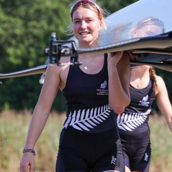 Babysitter Ohoka: Aine