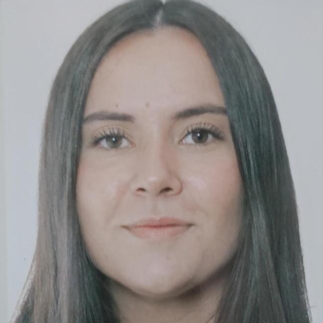 Babysitter in El Hoyo de Pinares: Laura