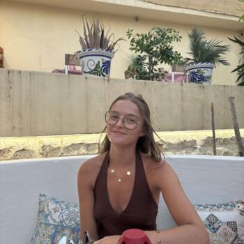 Babysitter in Beuvrigny: Auriane