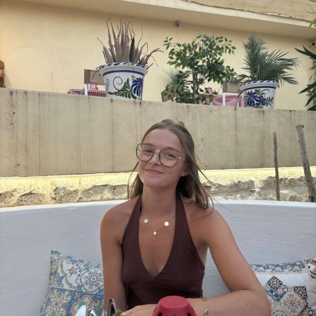 Babysitter in Beuvrigny: Auriane