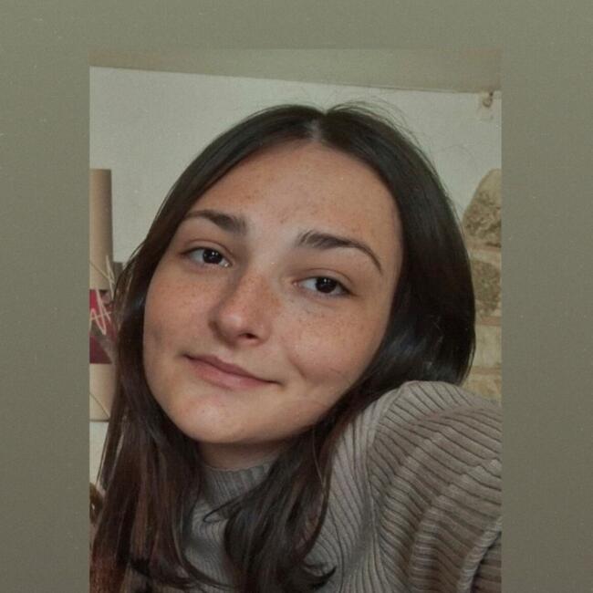 Babysitter in Saint-Amand-les-Eaux: Andrea