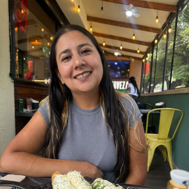 Babysitter in San Bernardo: Scarlet Candia