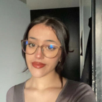 Babysitter in Paris: Noor